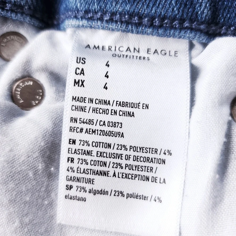 American Eagle Curvy Midi Dream Shorts Women 4 Blue Distressed Denim Y2K VP